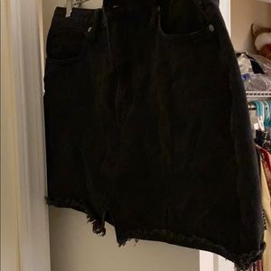 This is a size 31 Madewell black mini skirt!